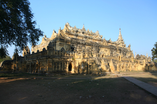 Ava Ava   Maha Aungmye Bonzan monastery klooster of Ok Kyaung of Me Nu Ok Kyaung, gebouwd door Meh Nu (1822)
   1190_5497.jpg