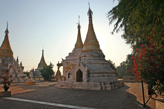 Ava Ava Maha Aungmye Bonzan monastery klooster (1822)   1220_5511.jpg