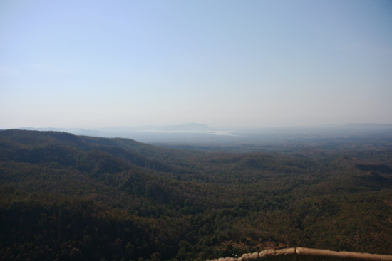 Mountpopa Mount Popa (737m) Uitzicht vanaf de top   2390_6379.jpg