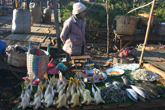 Kalaw2 Kalaw Hill station (1320 m) De bergvolkeren bieden hun goederen aan op de weekmarkt   2800_6716.jpg