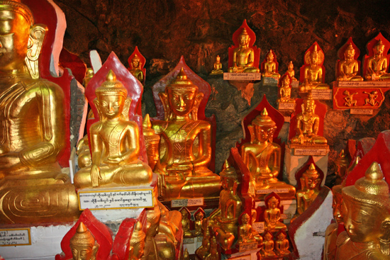 Pindaya Pindaya - De Pindaya Caves Meer dan 8.000 Boeddha afbeeldingen   2855_6816.jpg