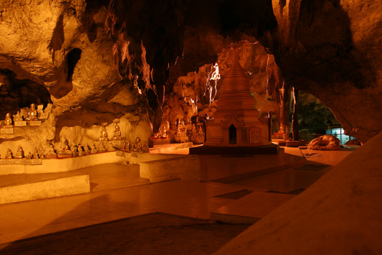 Pindaya Pindaya - De Pindaya Caves Meer dan 8.000 Boeddha afbeeldingen   2856_6819.jpg