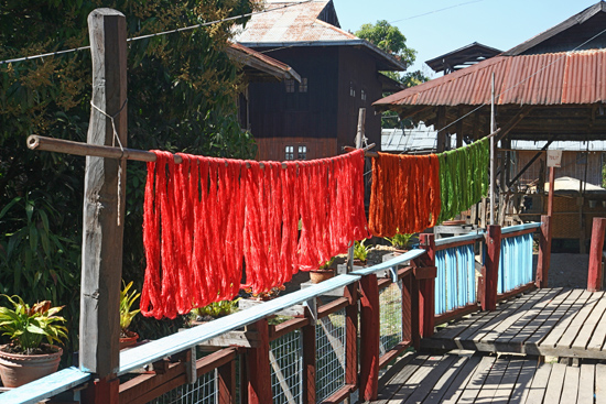 Inlemeer1 Inle lake Zijdefabriekje   3040_7131.jpg