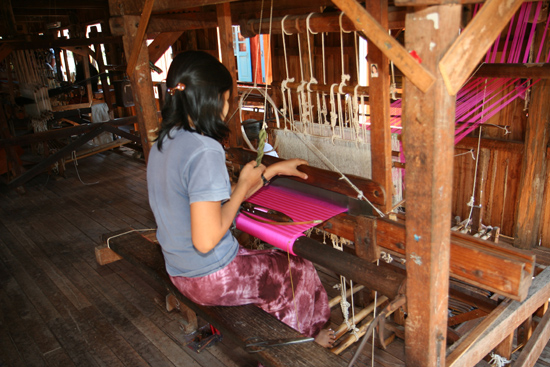 Inlemeer1 Inle lake Zijdefabriekje   3050_7140.jpg