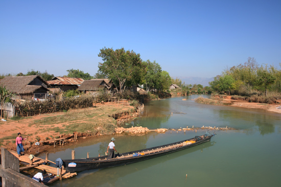 Inlemeer1 Inle lake - Indein Streetlife   3180_7278.jpg