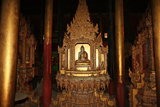 Inlemeer1 Inle lake Nga Hpe Chaung (Jumping cat monastery) Sorry, geen foto's van springende katten   3360_7358.jpg