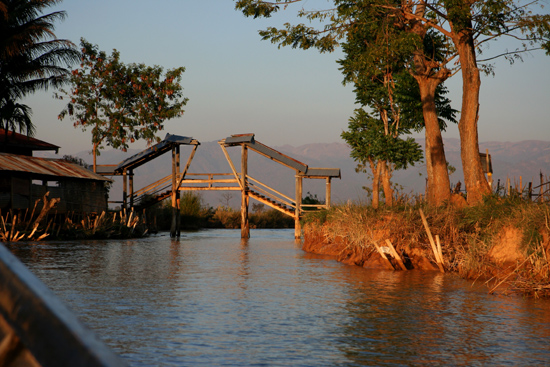 Inlemeer1 Inle lake Avondgloed   3395_7570.jpg