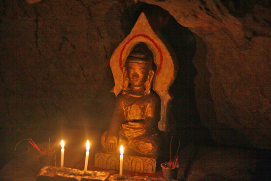 Inlemeer2 Inle meer Htup-Ein Small meditation Cave - meditatiegrot   3610_7692.jpg