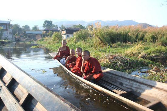 Inlemeer2 Inle meer - Streetlife   3750_7805.jpg