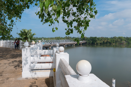 Kalutara Chaitya stupa   Uitzicht op de rivier-0060