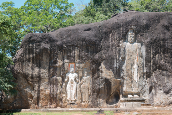 Buduruwagala statues - Wellawaya-1710