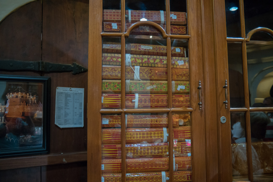 Kandy Tempel van de Tand  Eeuwenoude hand-geschreven boeken-2350