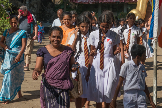 Dambulla Gouden tempel  Leerlingen en onderwijzend personeel tijdens schoolreisje-2770