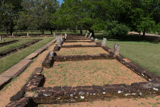 Mihintale - Anuradhapura  Restanten van het oudste hospitaal ter wereld-3140