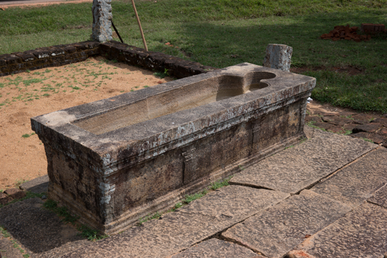 Mihintale - Anuradhapura  Ligbad t.b.v. geneeskrachtige behandelingen bij het hospitaal -3150