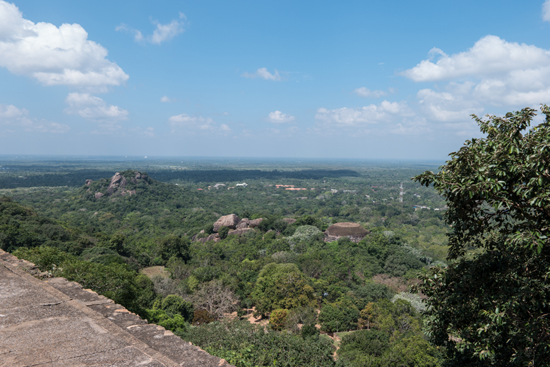 Mihintale - Anuradhapura  Uitzicht vanaf dakterras van de stupa-3200