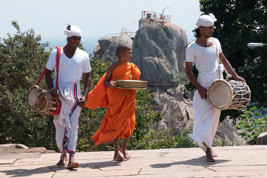 Mihintale - Anuradhapura  Muzikanten op het dakterras-3210