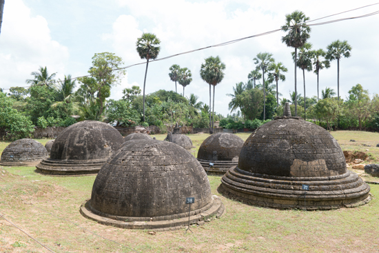 Kadurugoda 20 mini Stupas, vervaardigd uit koraal en circa 2000 jaar oud.-3600