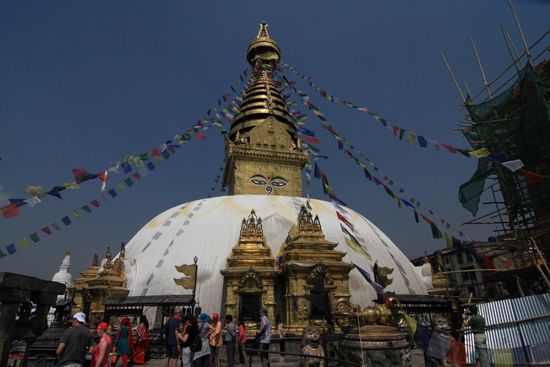 Top bereikt! Swayambhunath tempel (Apentempel - Monkey tempel) -0150