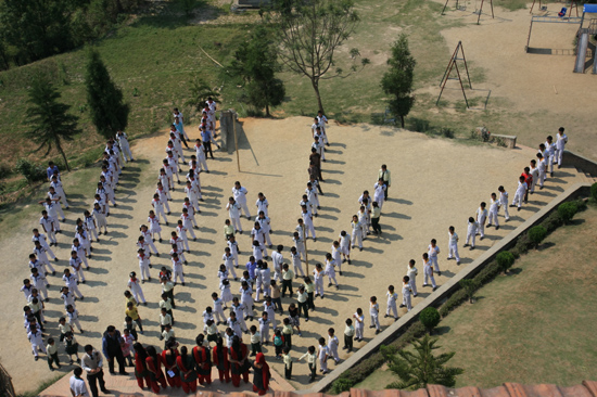 Leerlingen van de  Vajra Academy in de Kathmandu Vallei ondersteund door de Vajra Foundation Holland-0320