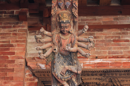 Patan (Lalitpur) Fraai houtsnijwerk in het Koninklijk Pleis - Royal Palace op Durbar Square-0570