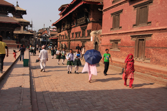 Patan (Lalitpur) Studenten op Durbar Square-0640