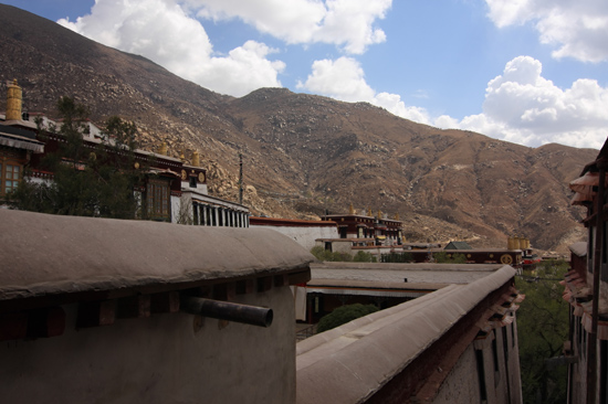 Drepung klooster - 8 km ten westen van Lhasa. Een van de grootste kloosters ter wereld (1416)-1100